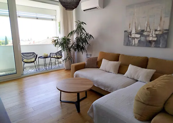 Apartment Lelu Luxury With Sea Views Near Centre And Bacvice